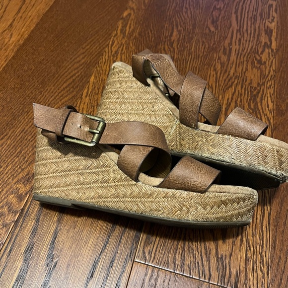 Jellypop Leather wedges size 7 1/2 - Picture 1 of 4